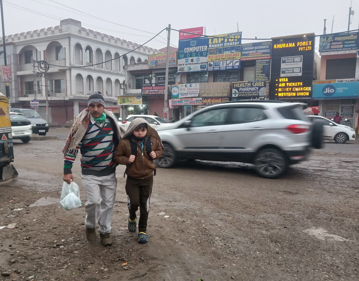 The mercury rose due to sunshine and fell due to drizzle, Kurukshetra