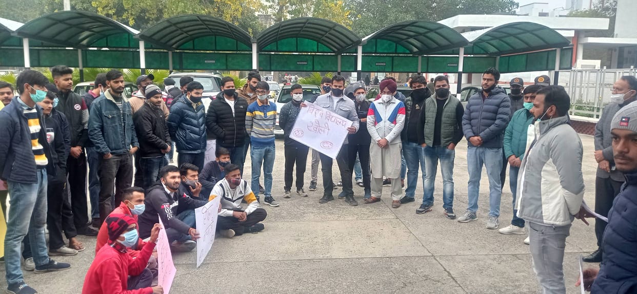 Students took out a fury march, protest, Kurukshetra