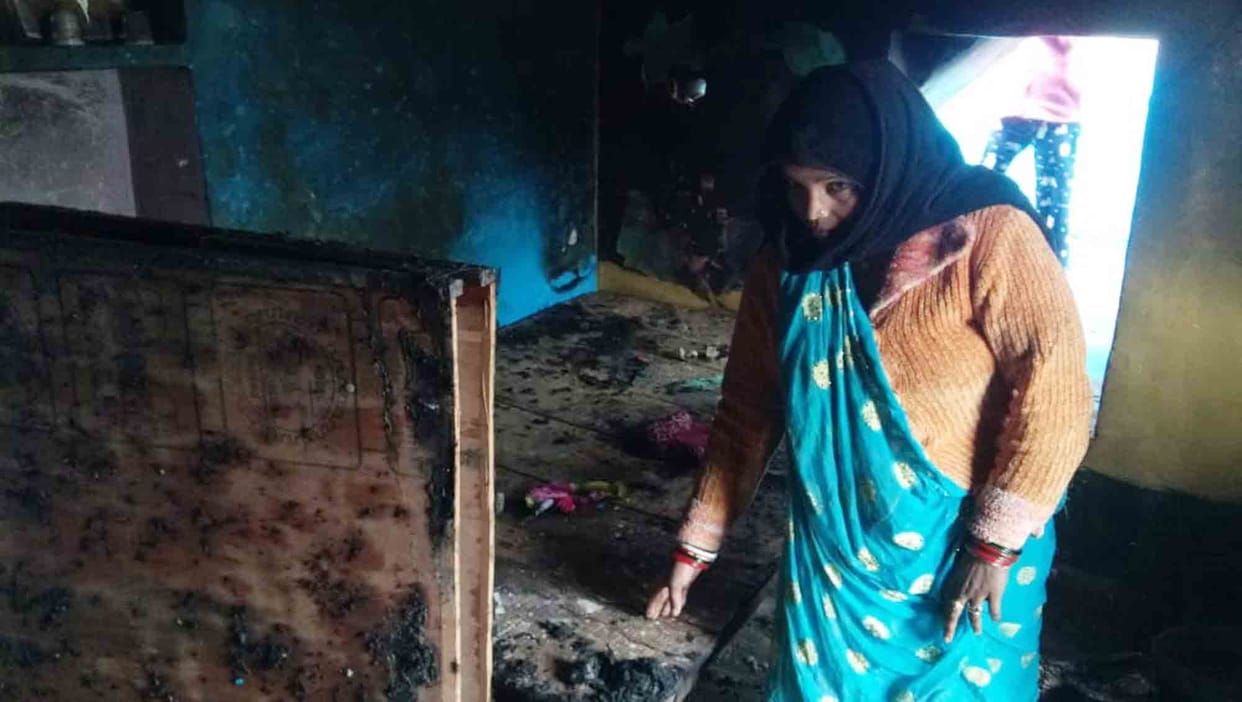 House caught fire, cash and household burnt