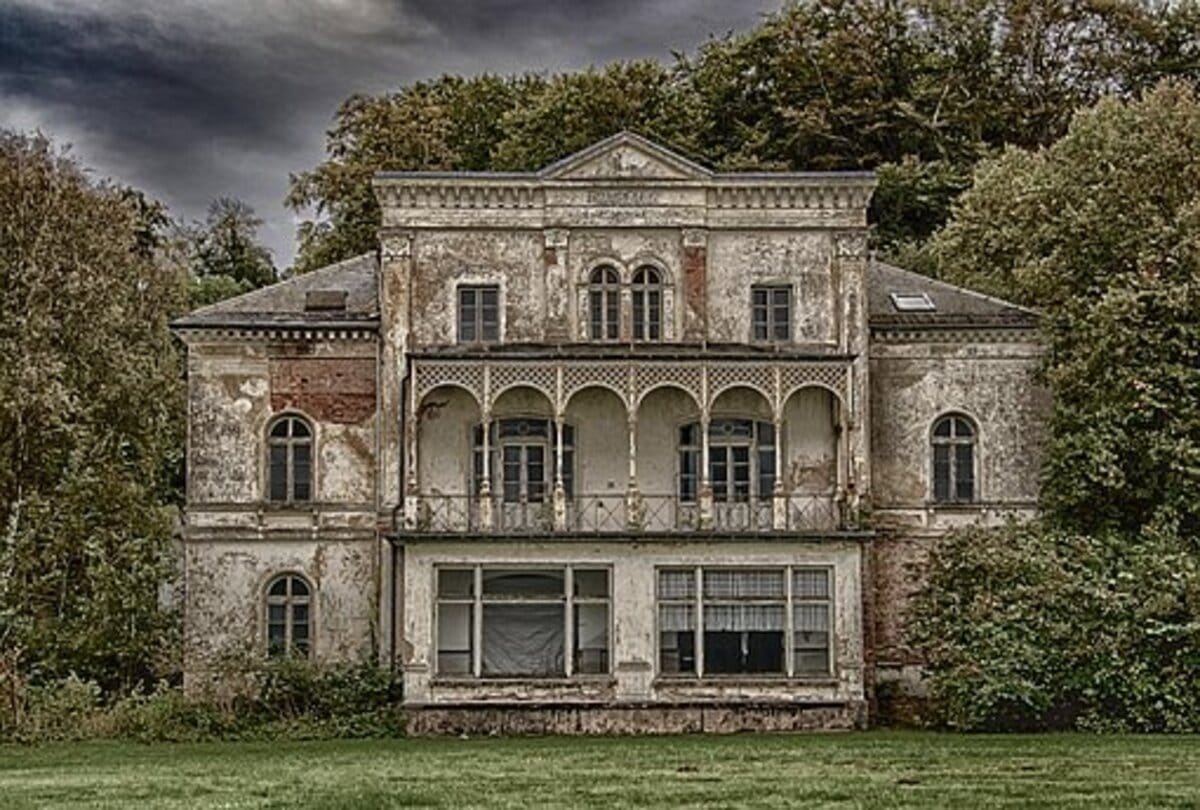 272 years old house on sale in crores of rupees know the reason behing it