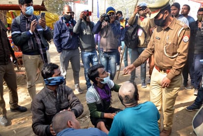 Students shaved against unemployment, corruption in recruitment uppsc upsessb uphesc basic shiksha police detained before performing Pind Daan