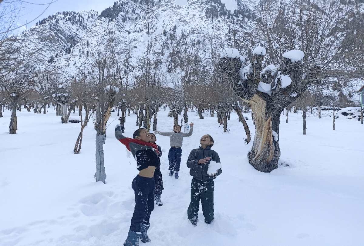 himachal weather update: Snowfall on high peaks, snowflake fell in Tindi, heavy rain-snow alert for two days
