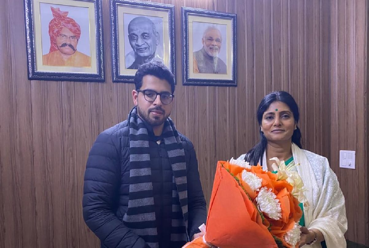 Congress Swar Tanda candidate Haider Ali Khan may join Apna Dal in Rampur met Anupriya Patel