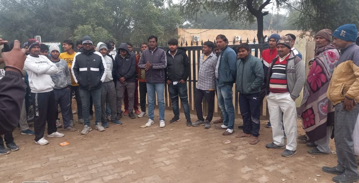 Youth locks the gate of HSIIDC office