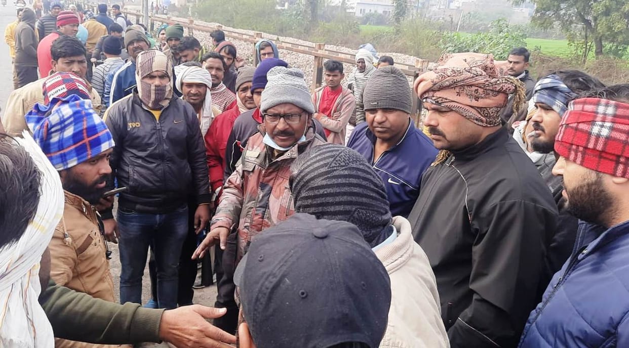 Hathras: Old man dies after being hit by a train in Mursan