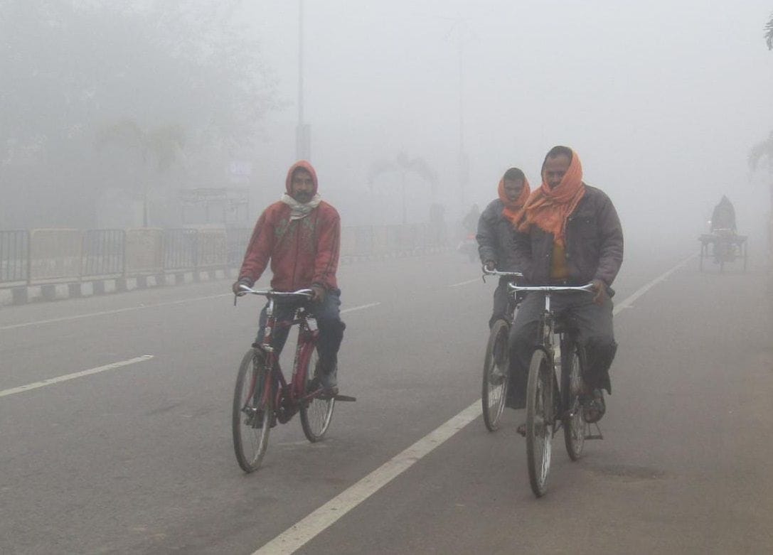 Fog increased trouble, people suffering due to cold and melting