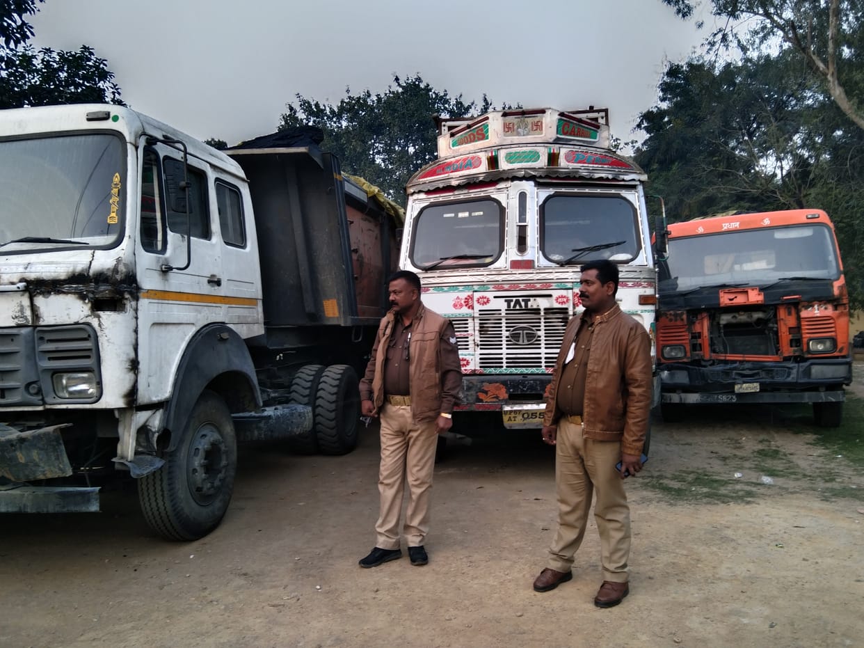 Police caught six coal laden vehicles, four arrested