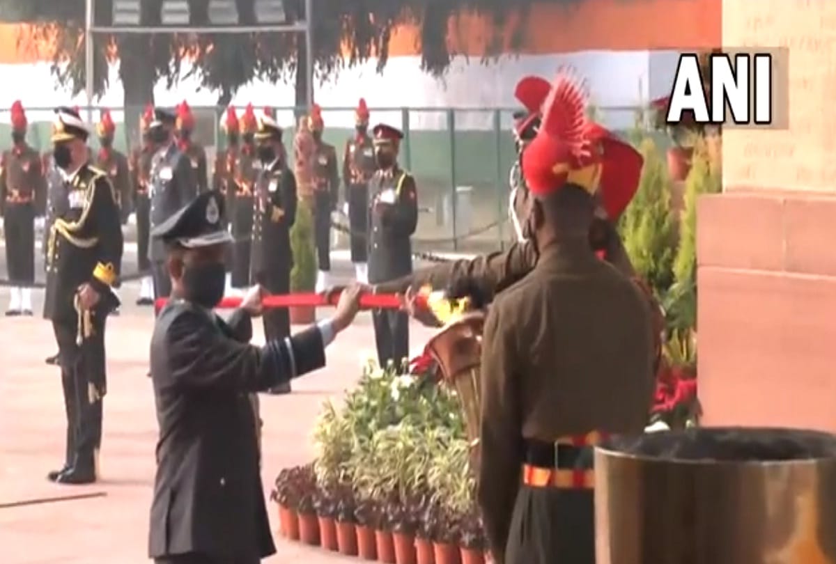 Amar Jawan Jyoti Flame at India Gate Merged With Flame at National War Memorial, Rahul Gandhi Attacks on Modi Govt