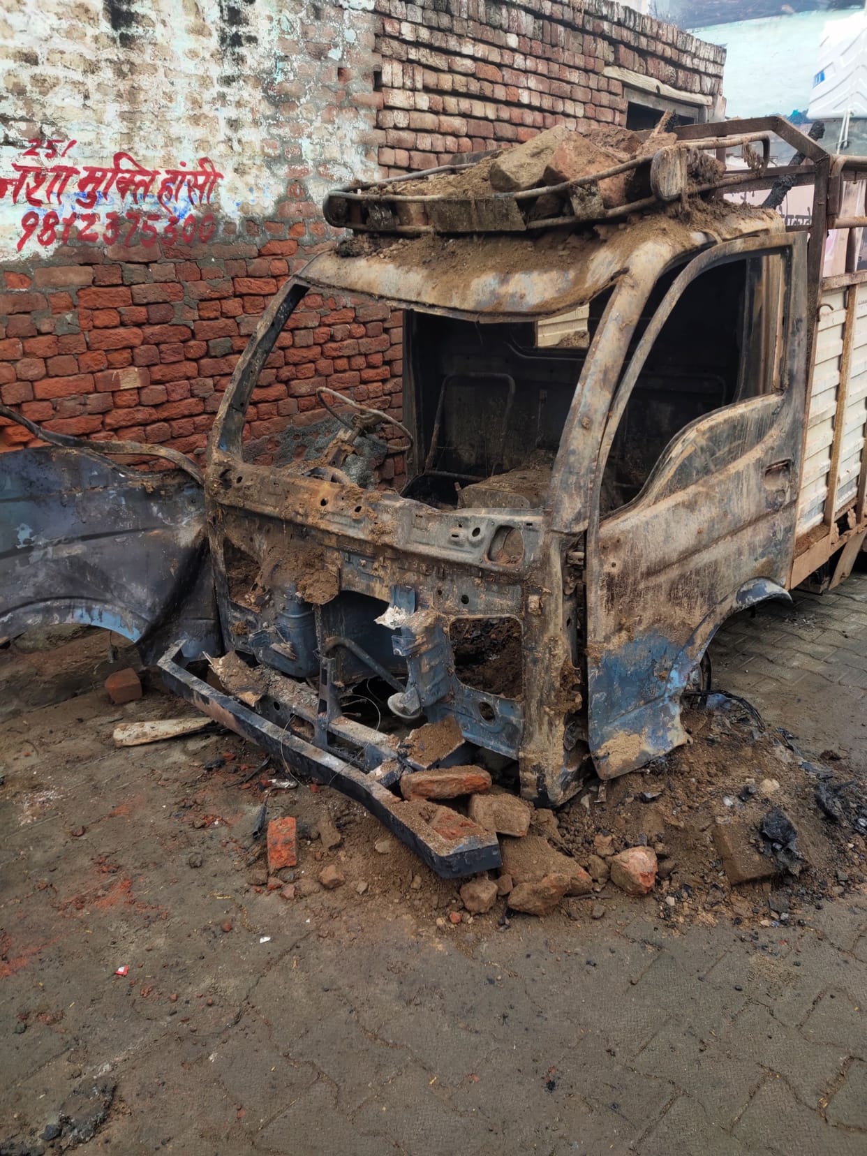 Fire in tent house due to short circuit, goods worth Rs 35 lakh ashes