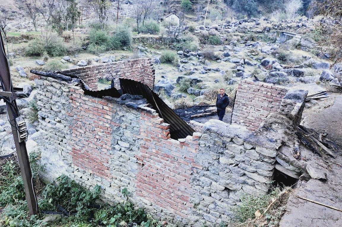 Goshala burnt in Rathiyar, three cows died