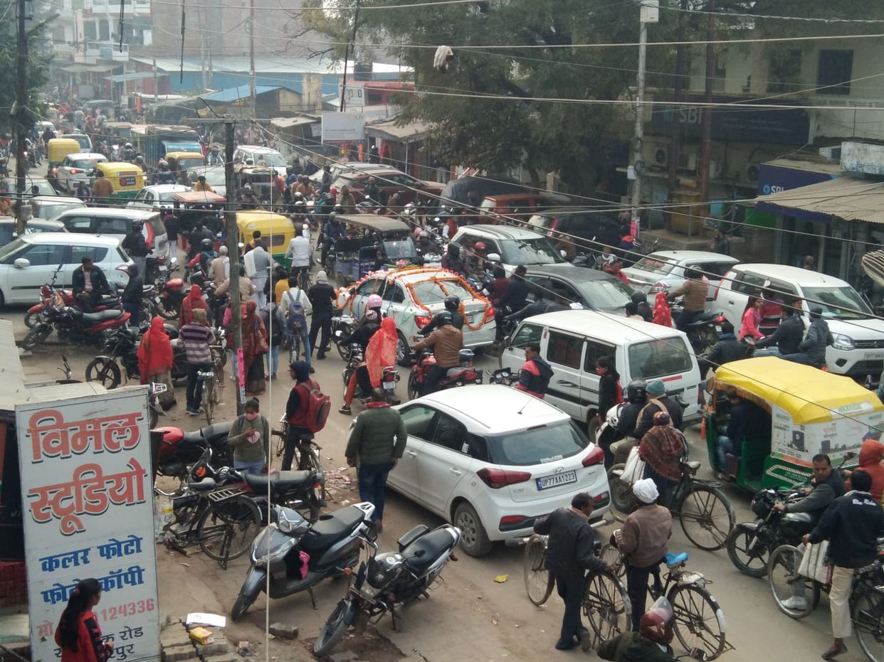 People struggled all day in the jam, ambulance also got stuck