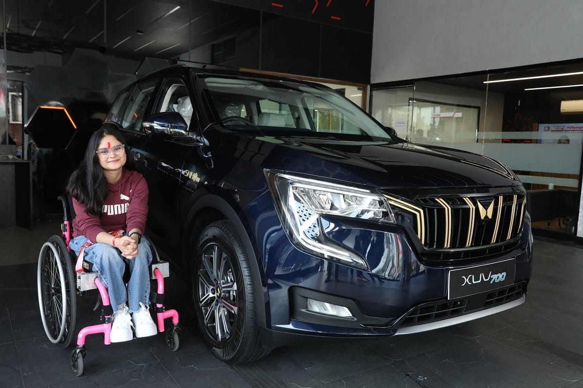 Mahindra gifted Indian Paralympic Champion Avani Lekhara with Custom-Made Mahindra XUV700 Tokyo Paralympic 2021