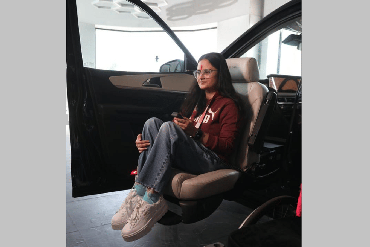 Mahindra gifted Indian Paralympic Champion Avani Lekhara with Custom-Made Mahindra XUV700 Tokyo Paralympic 2021