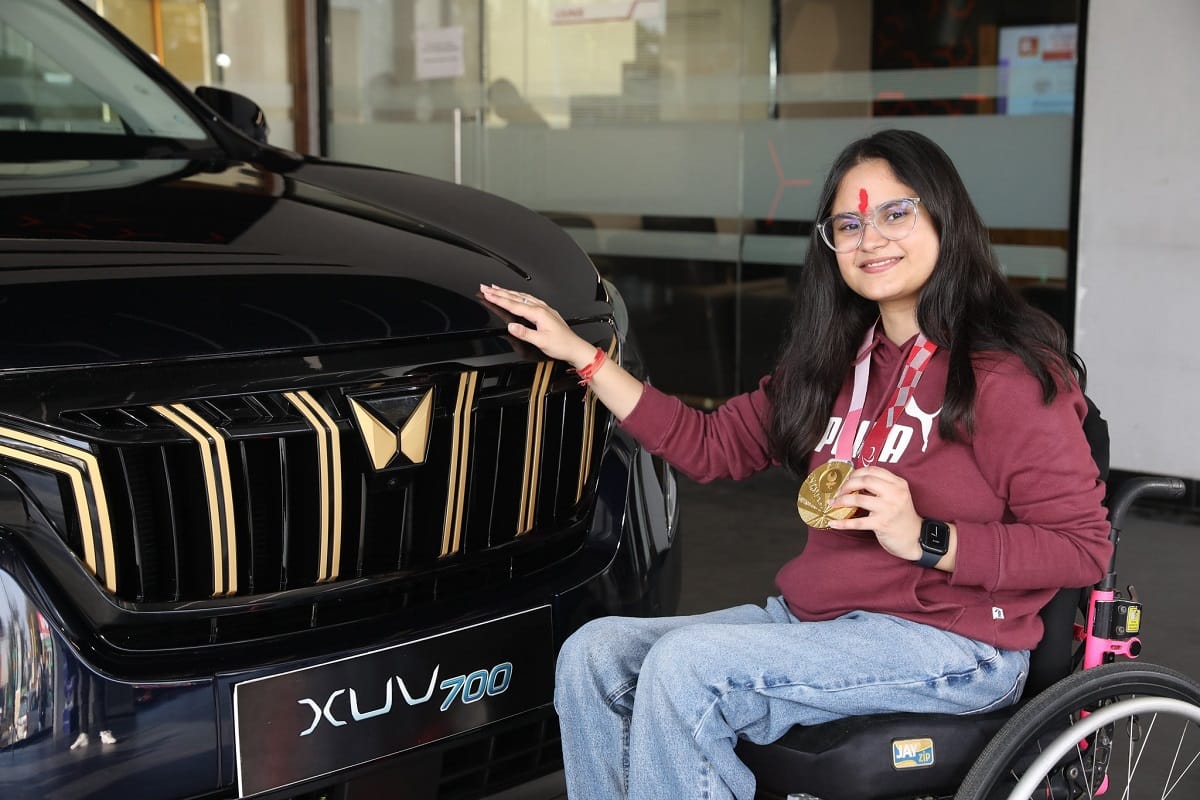 Mahindra gifted Indian Paralympic Champion Avani Lekhara with Custom-Made Mahindra XUV700 Tokyo Paralympic 2021