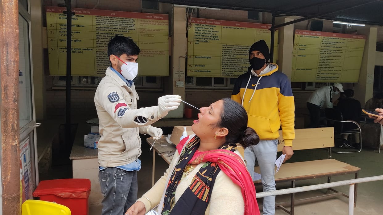 148 corona infected including 11 employees of Yes Bank found