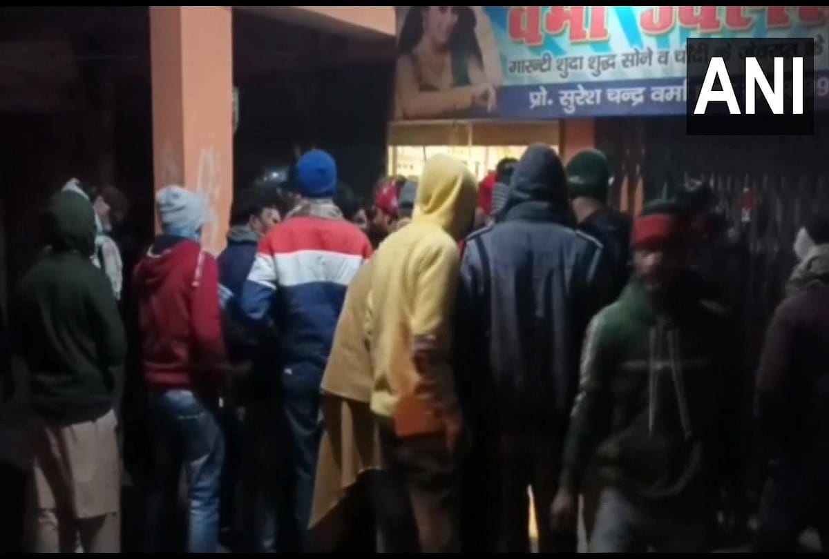 Moradabad: The miscreants, who came to rob opened fire on the jewelery seller for protesting, one arrested