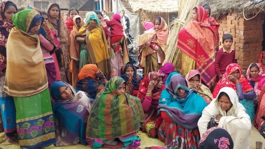 wife suicide, husband found hanged