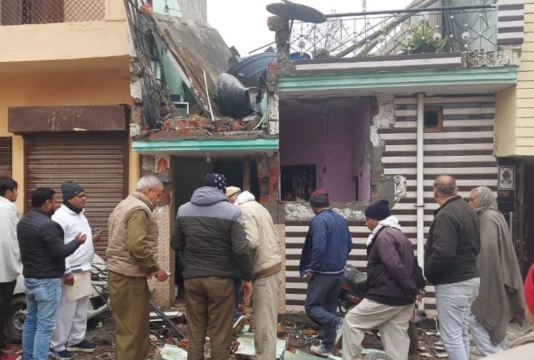 Two injured in Explosion due to gas cylinder leak at Kaithal