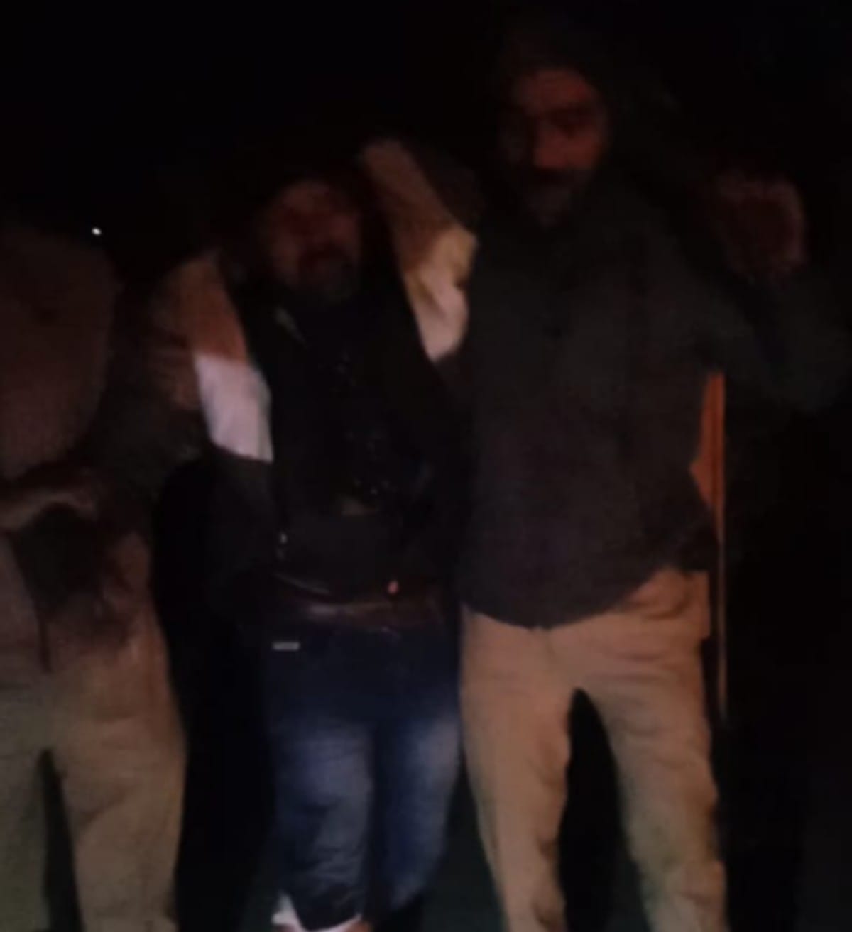 one miscreant arrested in police encounter Shot in leg wife and father went jail for smuggling liquor in jaunpur