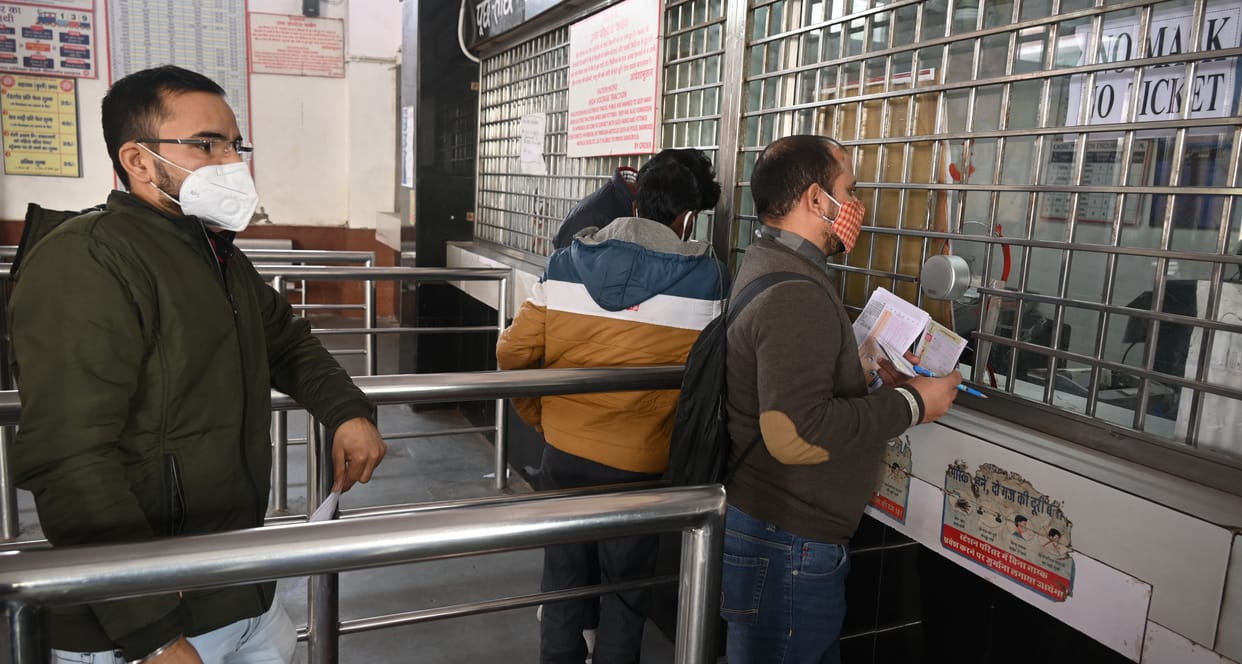 Effect of Corona: 550 reservation tickets canceled at one go, loss of five lakhs