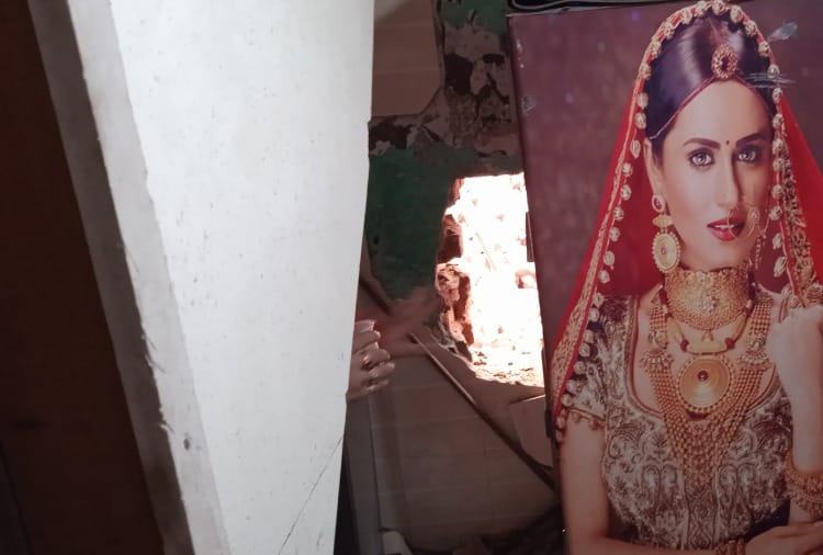 Theft in a shop of jeweler in Bahadugarh