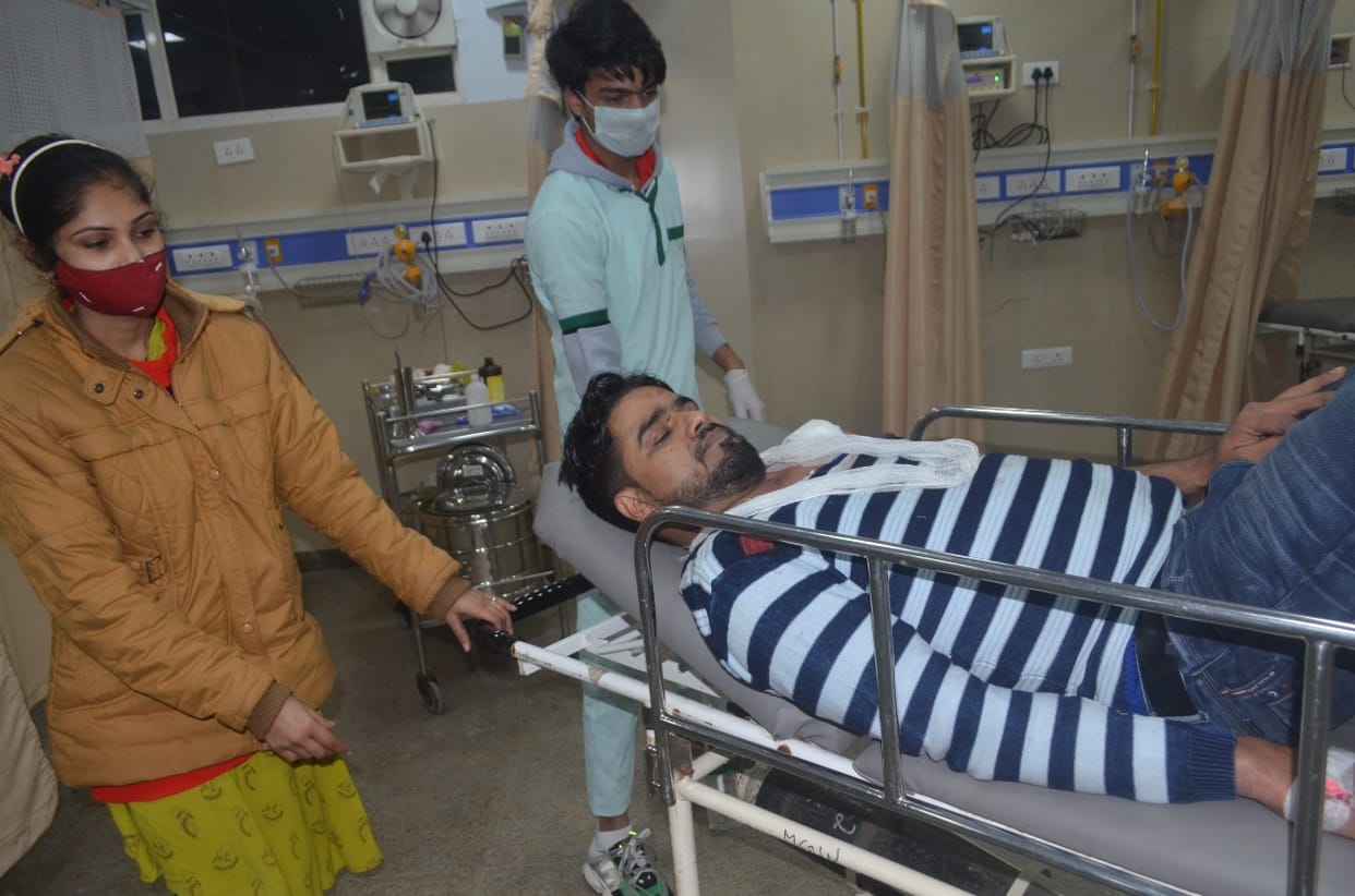 Saraf and his nephew were shot in protest against the robbery, one crook was caught