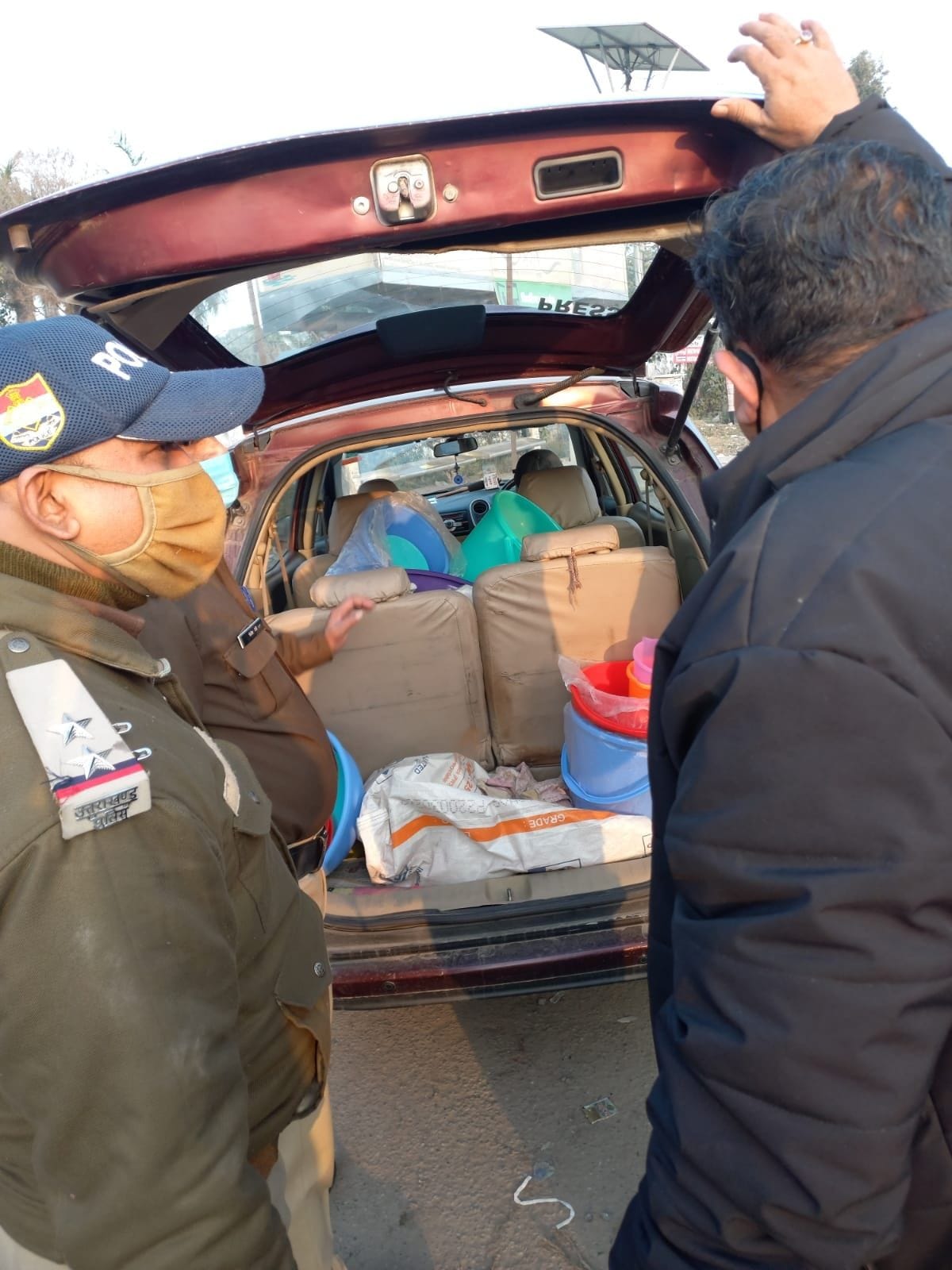 4 lakh cash recovered from Fortuner car