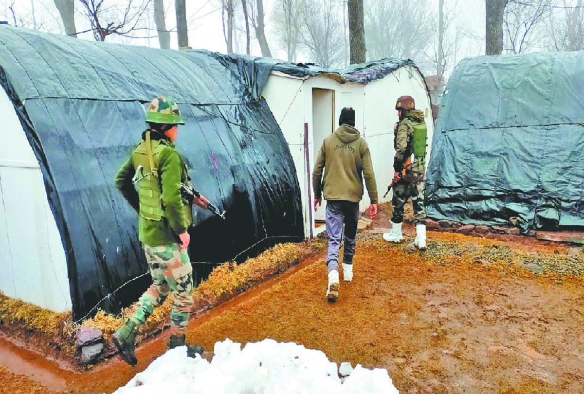Soldiers got safe house on LoC in snowfall, picture and you will be surprised to know about it