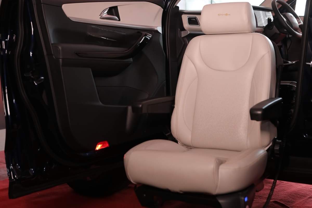 Custom Made Mahindra XUV700 Delivered to Deepa Malik Mahindra XUV700 Modified Deepa Malik Paralympic Anand Mahindra
