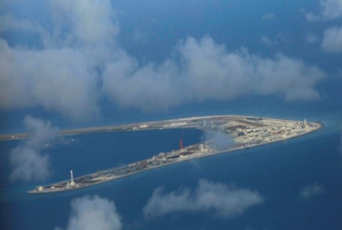US Navy warship challenges Chinese territorial claims in South China Sea