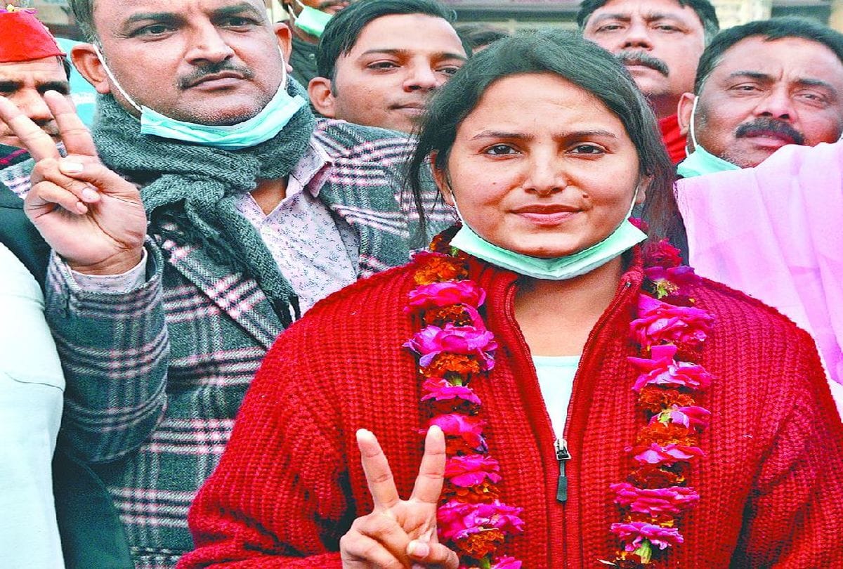 Sp Candidate Rupali Dixit And Shabbir Abbas Asets In Vidhan Sabha Election 2022