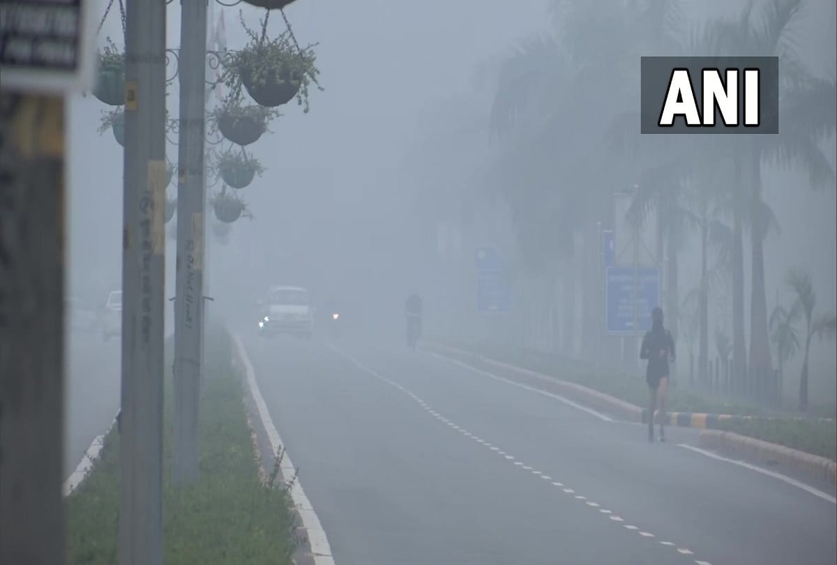 Pollution in delhi: Dense fog in Delhi air quality in very poor category