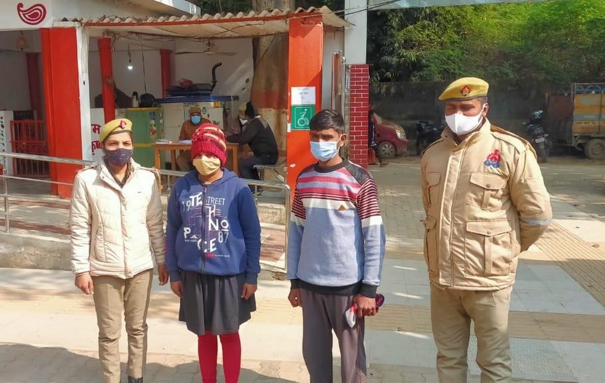 Police arrested lovers boyfriend girlfriend used to rob mobiles while sitting on bike like bunty babli in varanasi