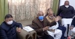 पत्रकारों से बातचीत करते पूर्व मुख्यमंत्री भूपेंद्र सिंह हुड्डा के साथ मौजूद पूर्व मंत्री एवं व