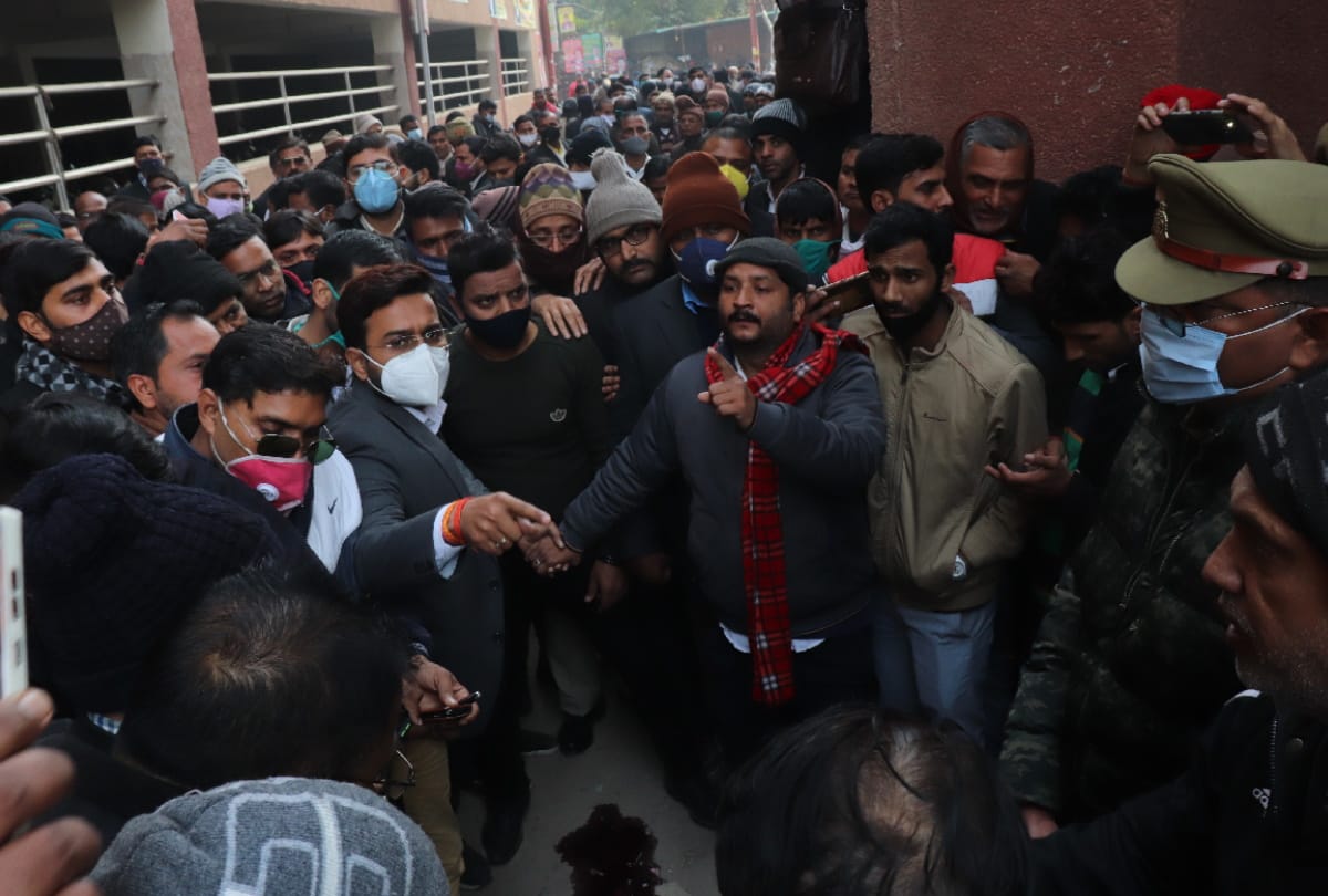 Rape accused shot dead in parking lot of civil court Gorakhpur