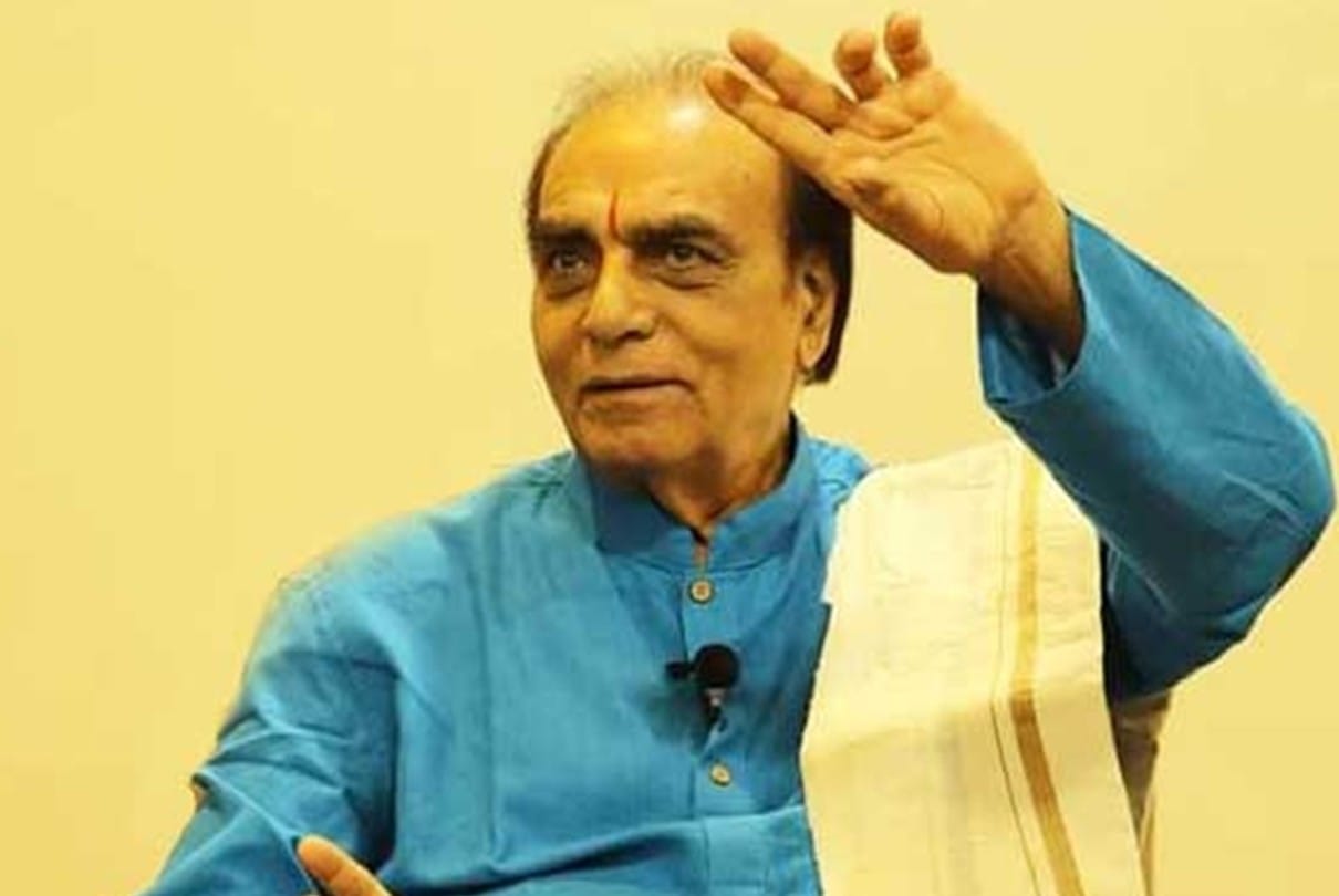 Indore: The minister's supporter lifts the artist from the chair, hurt by the humiliation, Padmashree Puru Dadhich hurt and said - I will no longer participate in government events