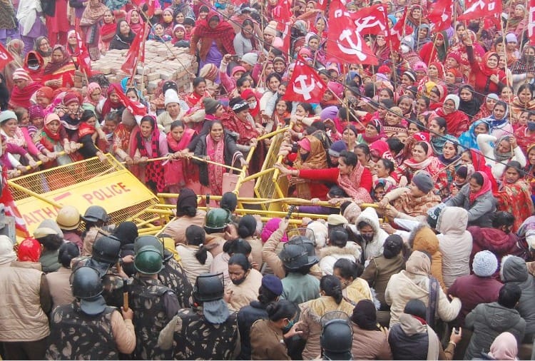 Anganwadi workers arrived to gherao Minister of State Dhanda in Kaithal