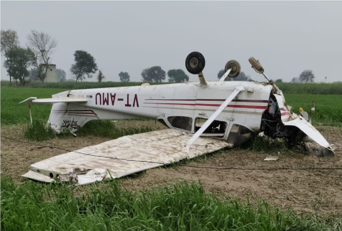 aircraft crash in aligarh aircraft Crashed in field near runway 