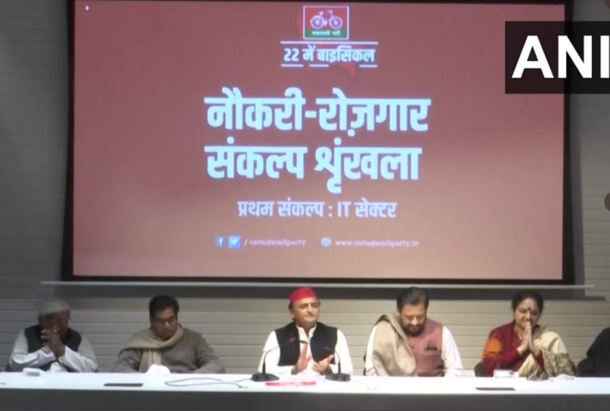 Praveen Singh Aran and his wife supriya aran join Samajwadi Party.