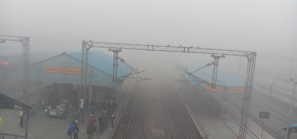 Fog is disturbing in the morning, even sunlight is neutral