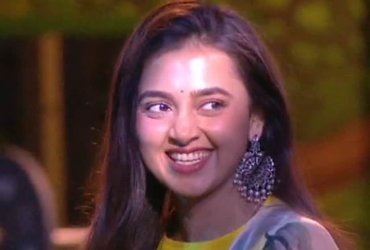 Bigg Boss 15 fans pray for Tejasswi Prakash victory Vijay Bhava Tejasswi trending on Twitter