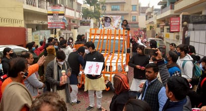 Pandit Birju Maharaj ashes immersed in Ganges varanasi people demand for Bharat Ratna award  to Kathak samrat