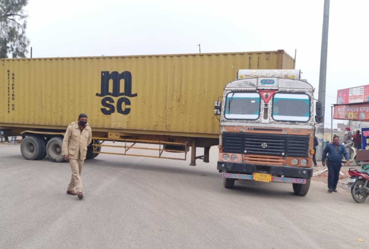 Heavy vehicles stucked on bad condition roads, drivers jammed Suratgarh-Sriganganagar bypass
