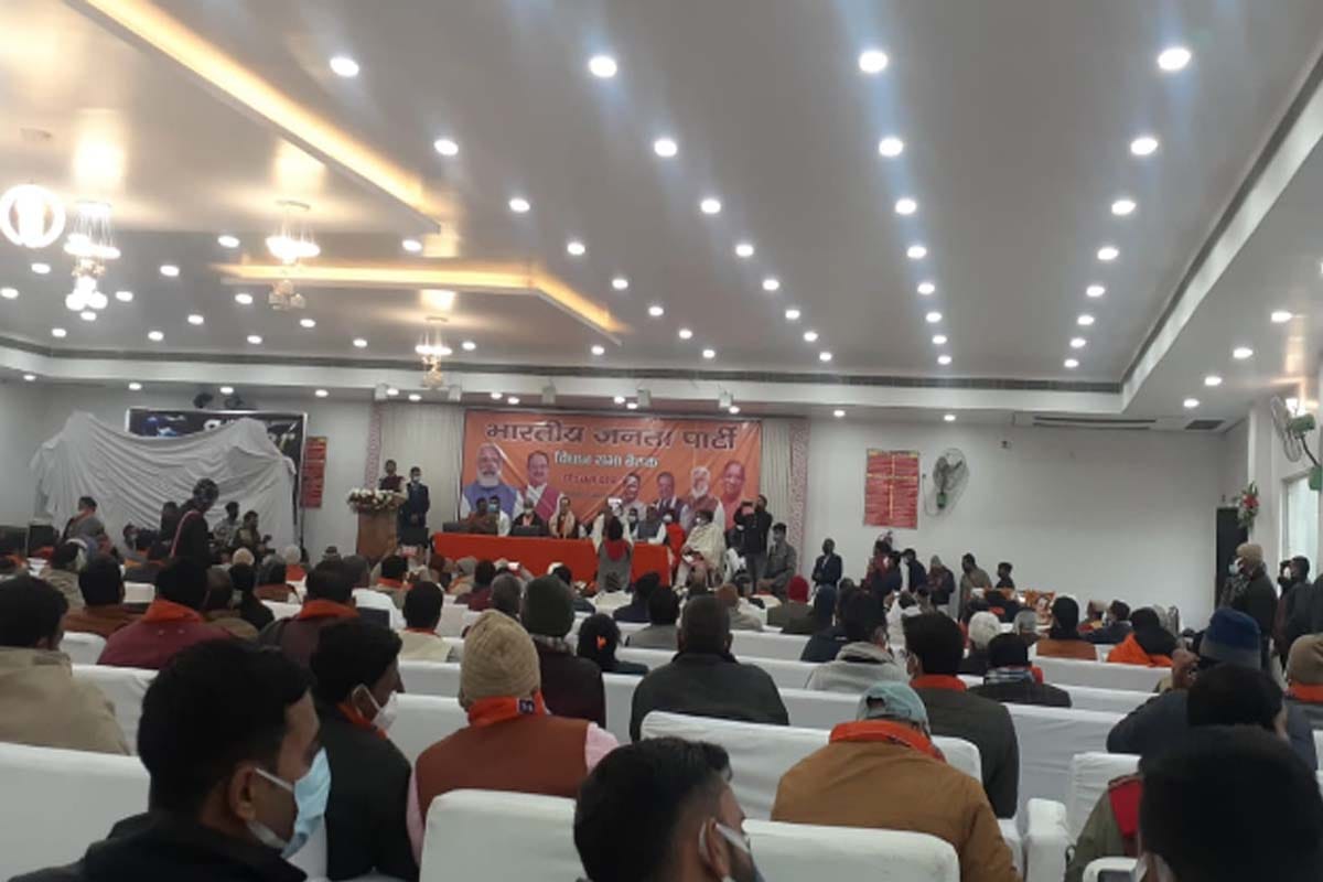UP elections 2022: BJP National President JP Nadda reached Bijnor, Swatantra Dev Singh will make election conch shell in Saharanpur