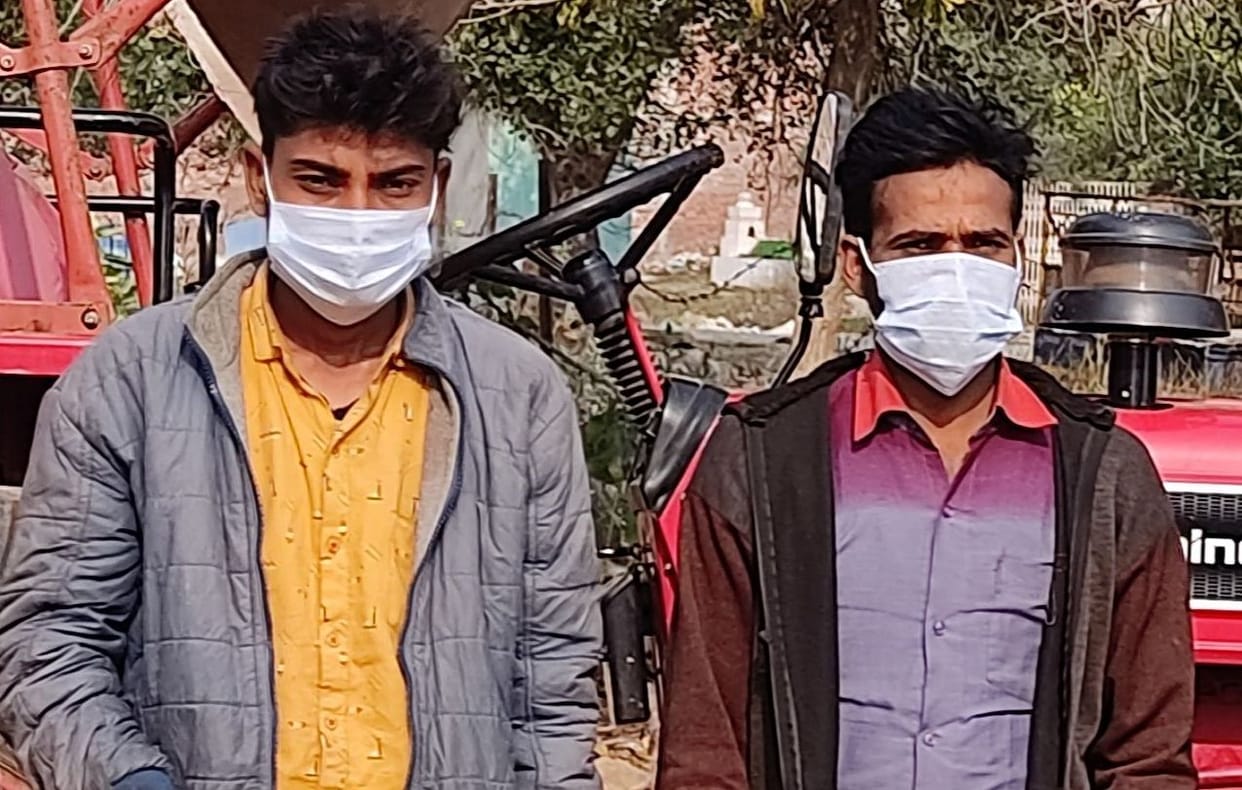 Kanpur dehat : On seeing the police, the thieves ran away leaving the stolen tractor trolley, the police caught