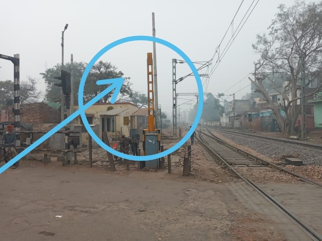 Hathras: Barrier of railway crossing damaged due to collision with loader vehicle