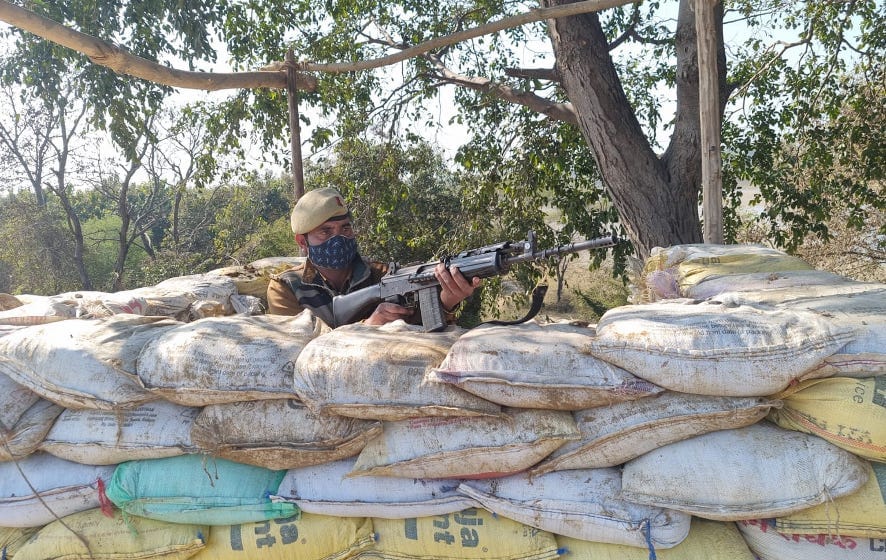 Strictness in checking campaign, policemen deployed by making bunkers