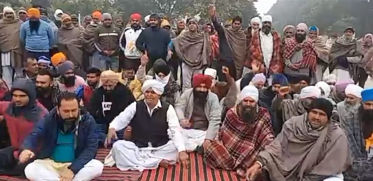 Angry farmers agree if they get assurance on dharna