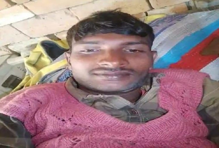 A laborer along with his son committed suicide by jumping in front of the train In Panipat of Haryana