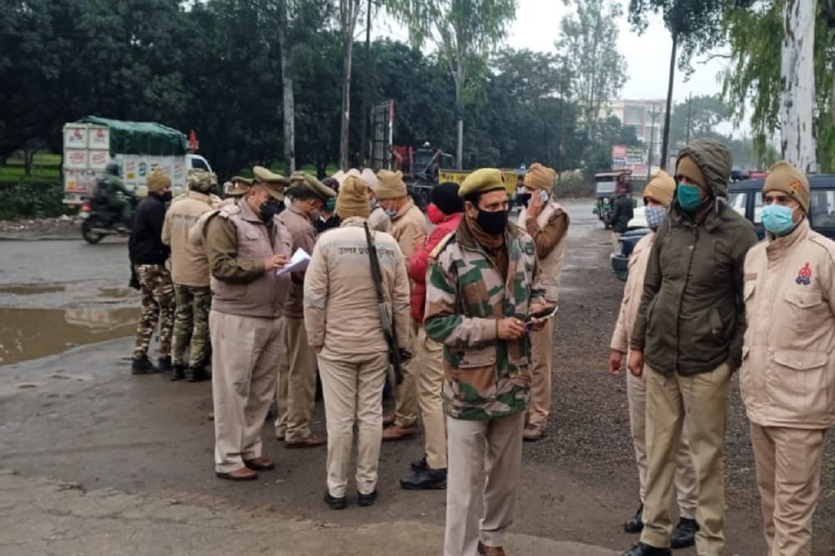 UP News: Police officers have an alert on the city during visit of Home Minister Amit Shah in Shamli